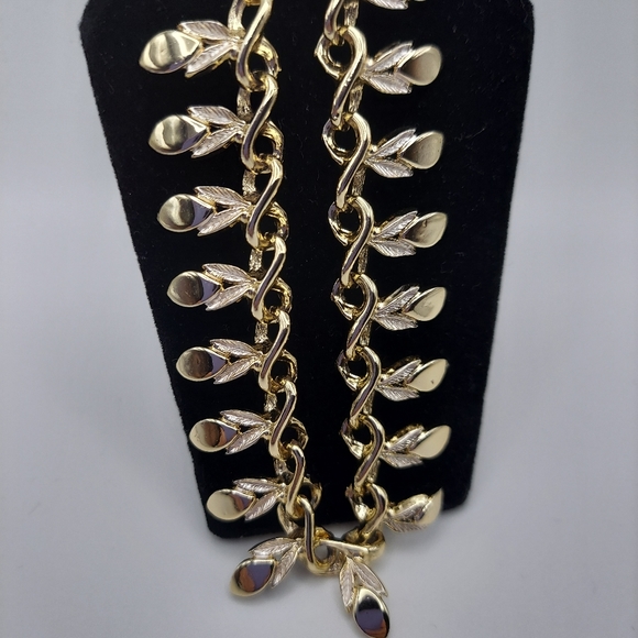 Vintage Chain Necklace w/Leaf Design/ Goldtone & Enamel.VGC & Attractive! - Picture 4 of 13